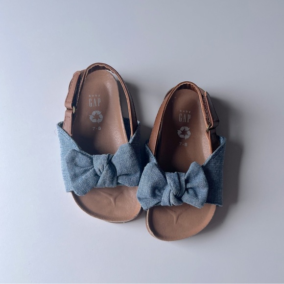 Baby Gap Girls Sandals Size 7-8 EUC - Picture 1 of 4